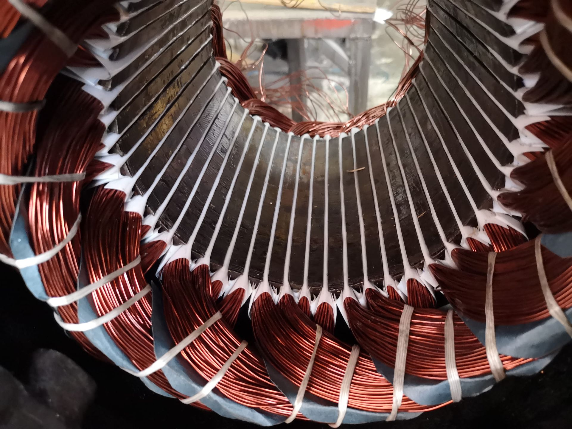 Elektromotor | Detailansicht der Kupferwicklungen im Stator